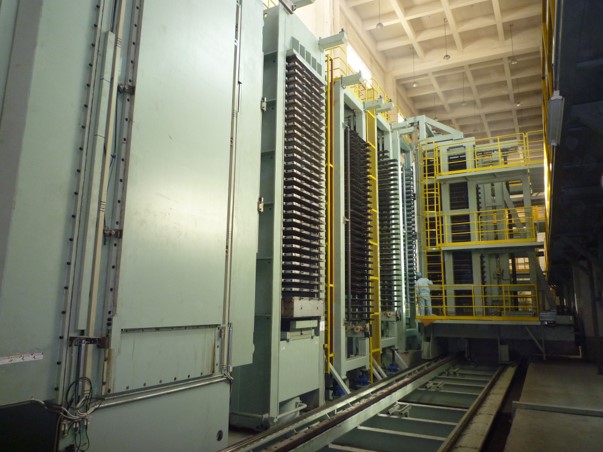 ホットプレス大型機